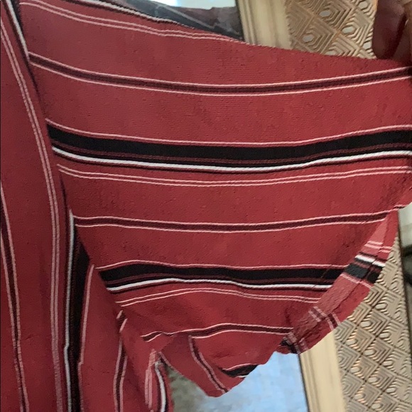 Striped button up with collar and tie at bottom - Picture 3 of 4